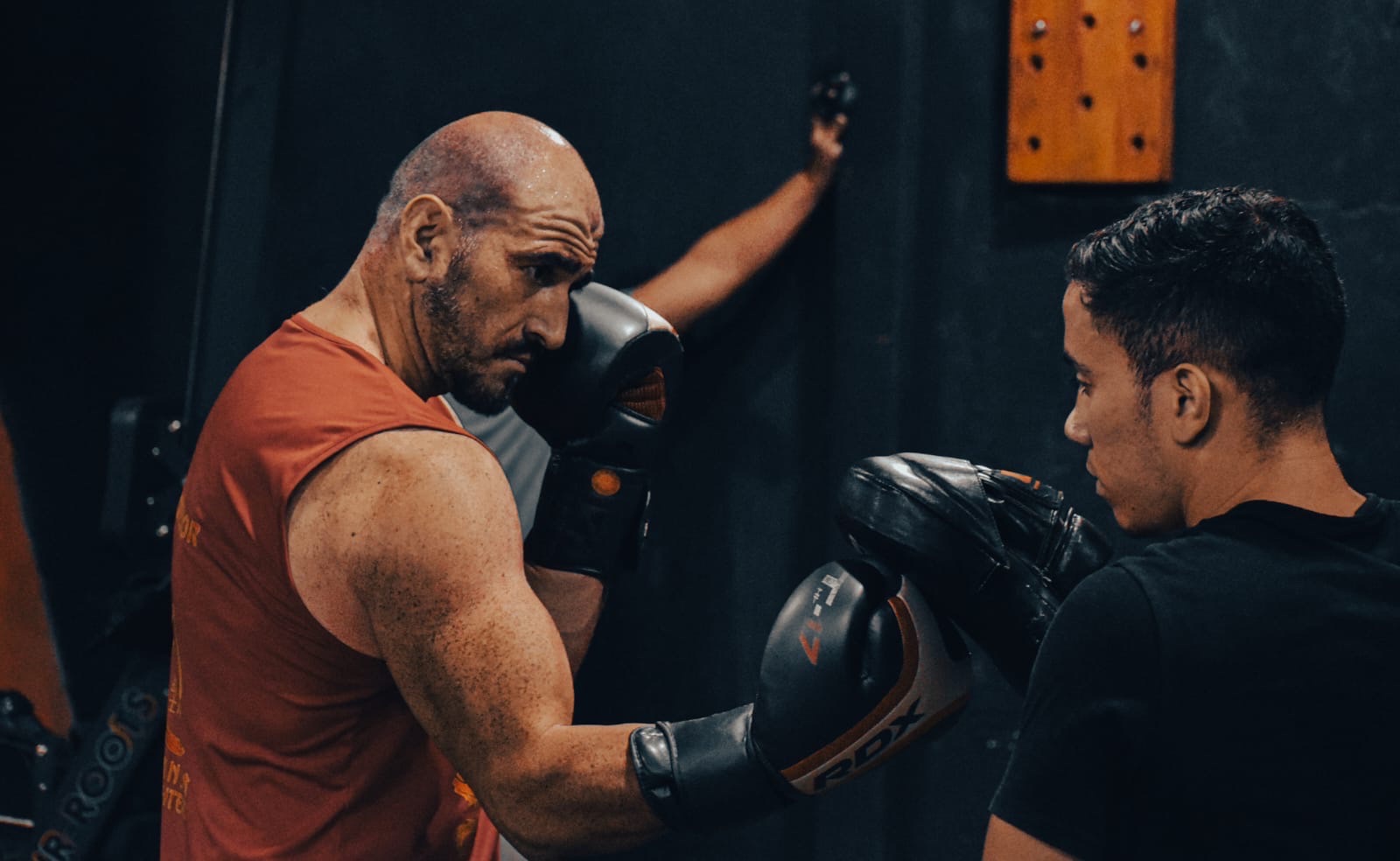 Josnier Azuaje, entrenador de boxeo, durante una sesión técnica